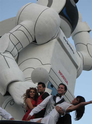 Illustration for article titled 49-Foot-Tall Honda Asimo Robot to Terrorize Spectators at the Rose Parade